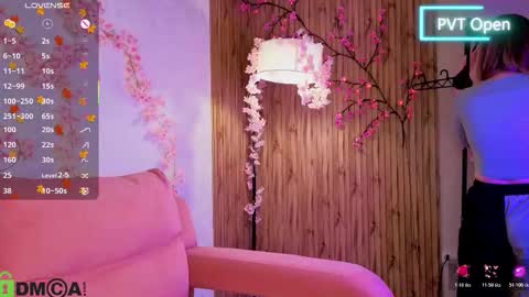 Snapshot of katrina_bail chatting on 17, 11, 2025 Katrina Bail online show from 17, 11, 2025