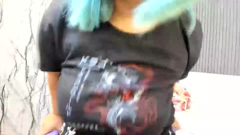 katteyes_ online show from 15, 4, 2026