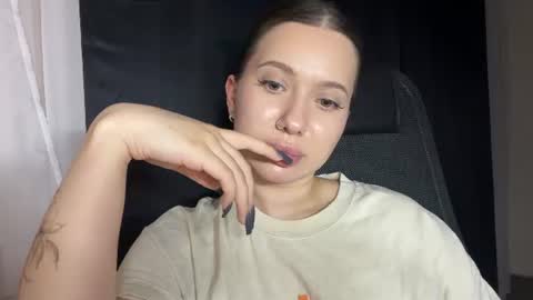 Snapshot of kattymalina chatting on 7, 7, 2026 Elizabeth online show from 7, 7, 2026