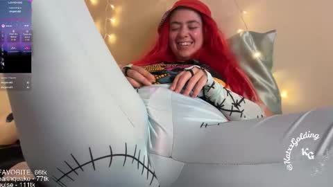 Snapshot of katxxgolding chatting on 31, 10, 2025 Princesse Kat online show from 31, 10, 2025