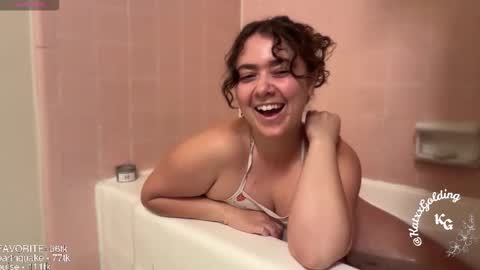 Snapshot of katxxgolding chatting on 8, 11, 2025 Princesse Kat online show from 8, 11, 2025