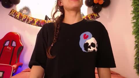 Snapshot of katy_van chatting on 11, 10, 2025 Katy Van online show from 11, 10, 2025