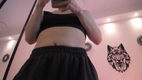 Snapshot of katy_van chatting on 4, 12, 2025 Katy Van online show from 4, 12, 2025