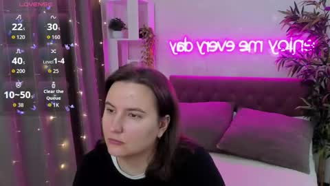 Snapshot of katyaneilson chatting on 5, 11, 2025 Kate online show from 5, 11, 2025