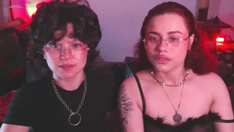 Snapshot of katyxxx_043 chatting on 23, 12, 2025 katyxxx_043 online show from 23, 12, 2025