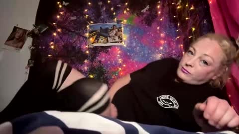 kay_la online show from 11, 9, 2025