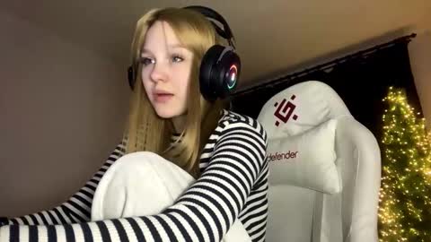 Snapshot of kayceefroehner chatting on 3, 2, 2026 Amia online show from 3, 2, 2026