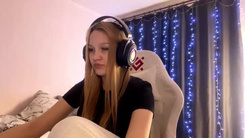 Snapshot of kayceefroehner chatting on 28, 2, 2026 Amia online show from 28, 2, 2026