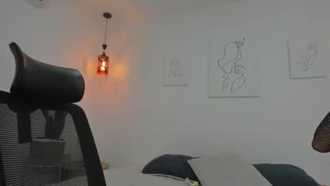 Snapshot of kaylajhonnes6 chatting on 16, 10, 2025 K A Y L A online show from 16, 10, 2025