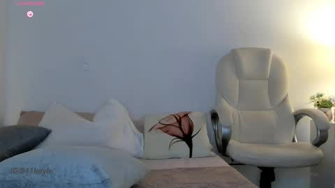 INSTAGRAM AND TW 11kayle online show from 30, 10, 2025