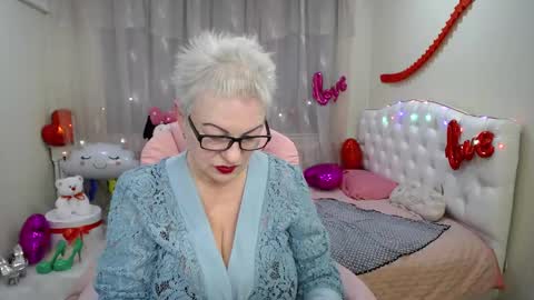 kaylesmoll online show from 15, 2, 2025