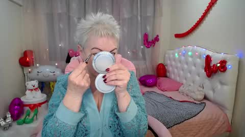 kaylesmoll online show from 15, 2, 2025