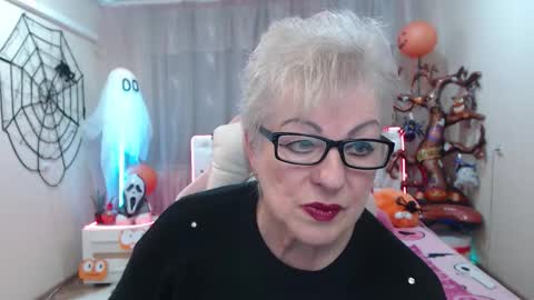 kaylesmoll online show from 4, 11, 2025