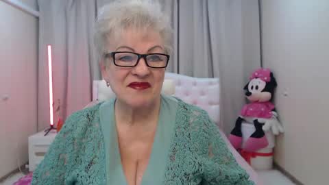 Snapshot of kaylesmoll chatting on 24, 4, 2026 kaylesmoll online show from 24, 4, 2026