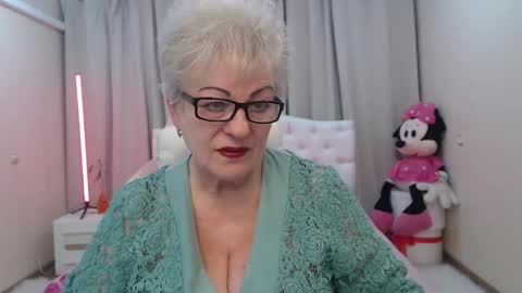 Snapshot of kaylesmoll chatting on 1, 5, 2026 kaylesmoll online show from 1, 5, 2026
