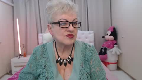 Snapshot of kaylesmoll chatting on 12, 5, 2026 kaylesmoll online show from 12, 5, 2026