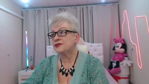 Snapshot of kaylesmoll chatting on 19, 5, 2026 kaylesmoll online show from 19, 5, 2026