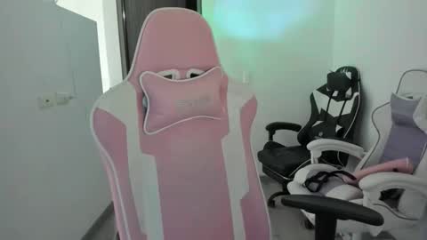 Snapshot of kaylie_xxx chatting on 21, 10, 2025 kaylie online show from 21, 10, 2025