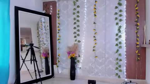 kelly__thomson online show from 5, 4, 2026