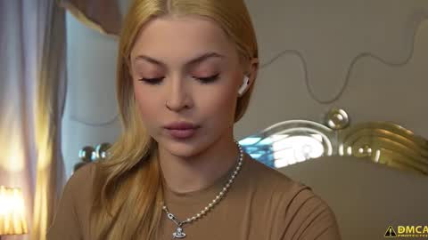 Snapshot of kelly_peachpiee chatting on 24, 10, 2025 Kelly online show from 24, 10, 2025