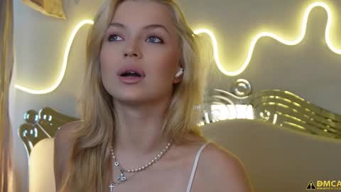 Snapshot of kelly_peachpiee chatting on 25, 10, 2025 Kelly online show from 25, 10, 2025