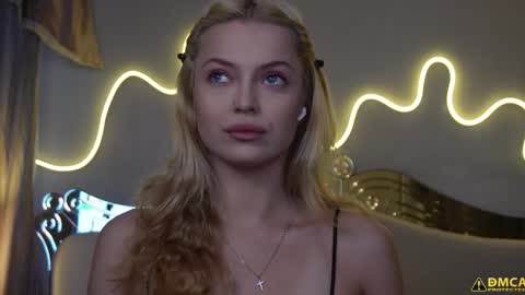 Snapshot of kelly_peachpiee chatting on 28, 10, 2025 Kelly online show from 28, 10, 2025