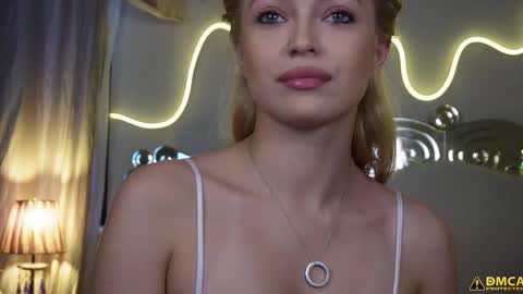 Snapshot of kelly_peachpiee chatting on 11, 11, 2025 Kelly online show from 11, 11, 2025