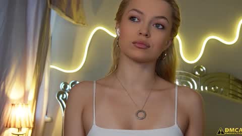 Snapshot of kelly_peachpiee chatting on 19, 11, 2025 Kelly online show from 19, 11, 2025