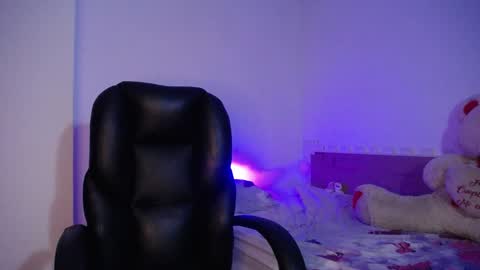 Snapshot of kelly_richardson1 chatting on 7, 1, 2025 elena online show from 7, 1, 2025