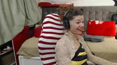 Snapshot of kellynumber chatting on 9, 11, 2025 kelly online show from 9, 11, 2025