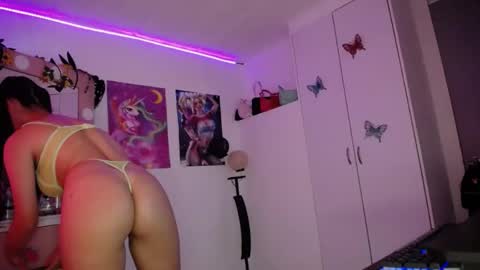 kendall  INSTAGRAM  alice vargas04 online show from 19, 12, 2024