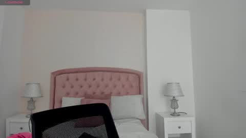 Snapshot of kendall__fox chatting on 27, 10, 2025 Kendall online show from 27, 10, 2025