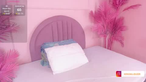 Snapshot of kendallbleer chatting on 30, 10, 2025 kendallbleer online show from 30, 10, 2025