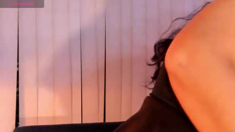 Snapshot of kendra_crow chatting on 12, 11, 2025 Kendra crow online show from 12, 11, 2025