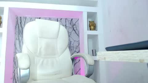 Snapshot of kendra_diaz chatting on 6, 2, 2025 K E N D R A online show from 6, 2, 2025