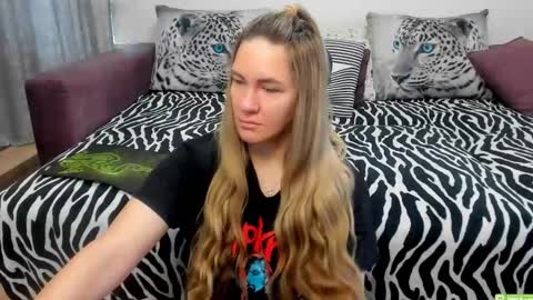 Snapshot of kendra_xx_ chatting on 24, 9, 2025 Kendra online show from 24, 9, 2025