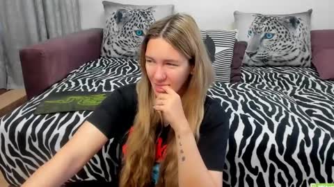 Snapshot of kendra_xx_ chatting on 2, 10, 2025 Kendra online show from 2, 10, 2025