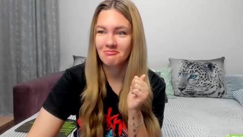 Snapshot of kendra_xx_ chatting on 6, 10, 2025 Kendra online show from 6, 10, 2025