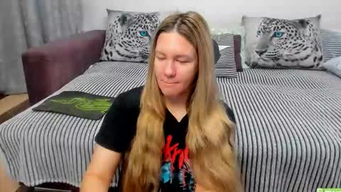 Snapshot of kendra_xx_ chatting on 9, 10, 2025 Kendra online show from 9, 10, 2025