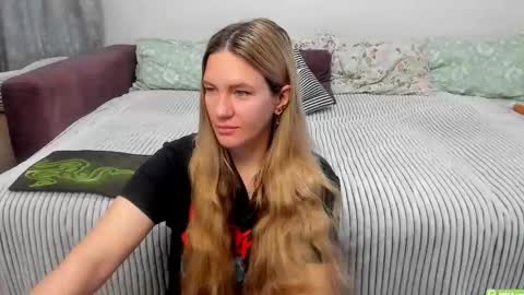 Snapshot of kendra_xx_ chatting on 10, 10, 2025 Kendra online show from 10, 10, 2025