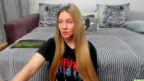 Snapshot of kendra_xx_ chatting on 13, 10, 2025 Kendra online show from 13, 10, 2025