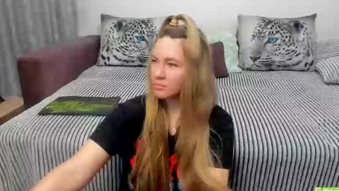 Snapshot of kendra_xx_ chatting on 22, 10, 2025 Kendra online show from 22, 10, 2025