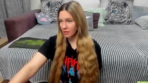 Snapshot of kendra_xx_ chatting on 31, 10, 2025 Kendra online show from 31, 10, 2025