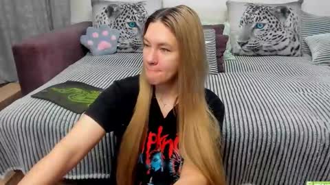 Snapshot of kendra_xx_ chatting on 3, 11, 2025 Kendra online show from 3, 11, 2025