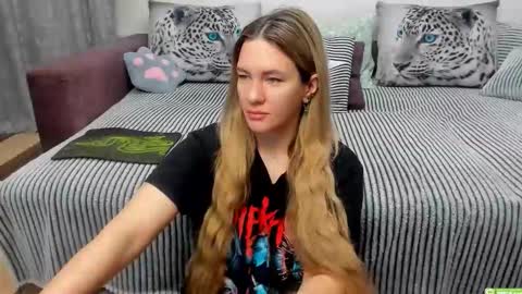 Snapshot of kendra_xx_ chatting on 7, 11, 2025 Kendra online show from 7, 11, 2025