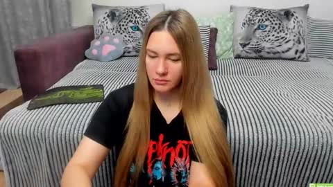 Snapshot of kendra_xx_ chatting on 8, 11, 2025 Kendra online show from 8, 11, 2025