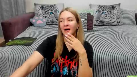 Snapshot of kendra_xx_ chatting on 12, 11, 2025 Kendra online show from 12, 11, 2025