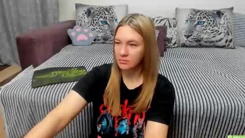 Snapshot of kendra_xx_ chatting on 18, 11, 2025 Kendra online show from 18, 11, 2025