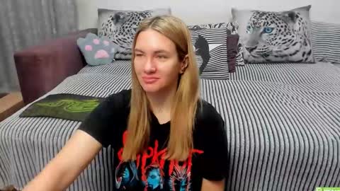 Snapshot of kendra_xx_ chatting on 25, 11, 2025 Kendra online show from 25, 11, 2025