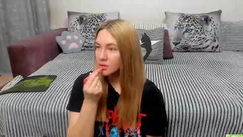 Snapshot of kendra_xx_ chatting on 27, 11, 2025 Kendra online show from 27, 11, 2025